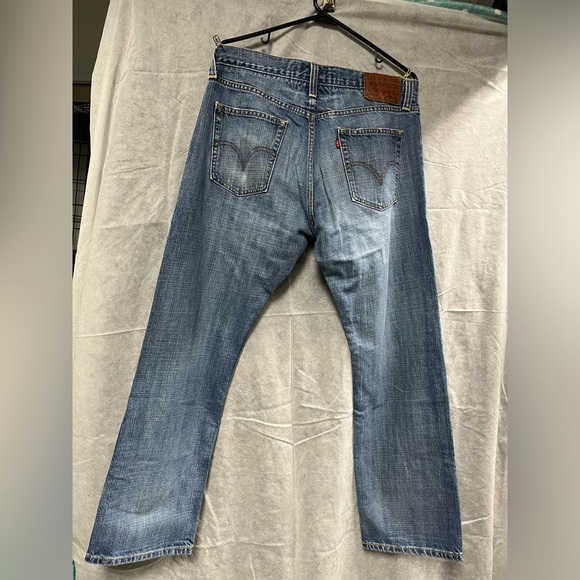 (20) Levi's Men's Blue and Navy Jeans - Picture 2 of 7